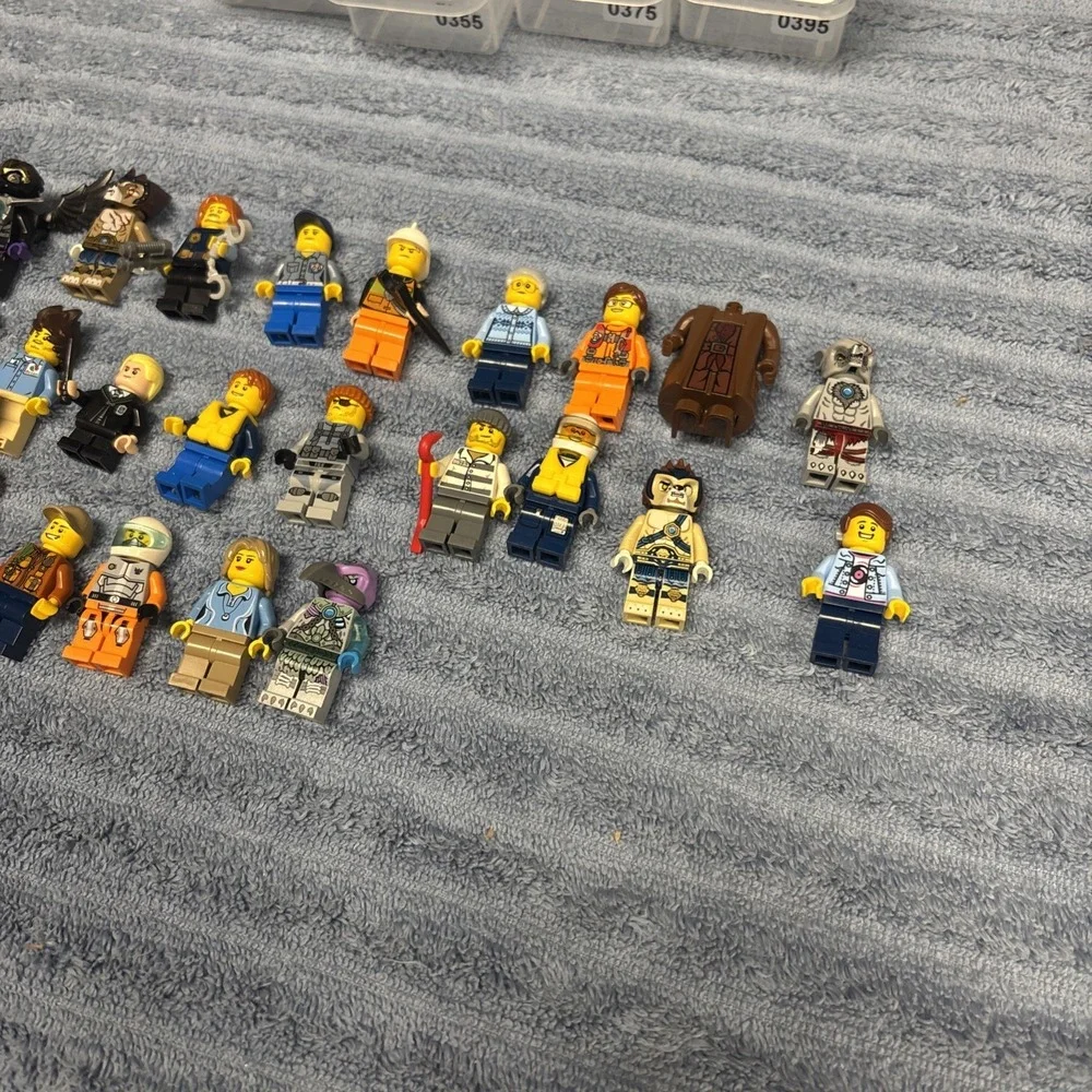 LEGO Collectible Minifigure Assortment‎ Bulk Lot of 25 needs parts